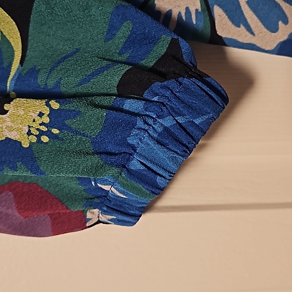 💖  $5 add to bundle item DG2 off the shoulders flower power blouse💖 - Picture 4 of 7